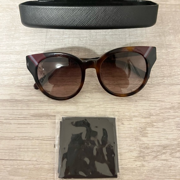 Salvatore Ferragamo Sunglasses - Picture 2 of 7